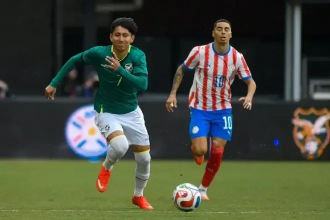 Miguelito e Miguel Almirón em amistoso entre Bolívia e Paraguai
