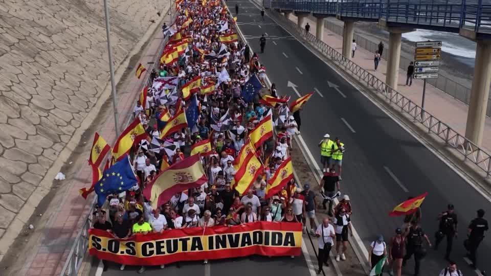 Moradores de Ceuta exigem ação do governo espanhol e dizem se sentir 'abandonados'.