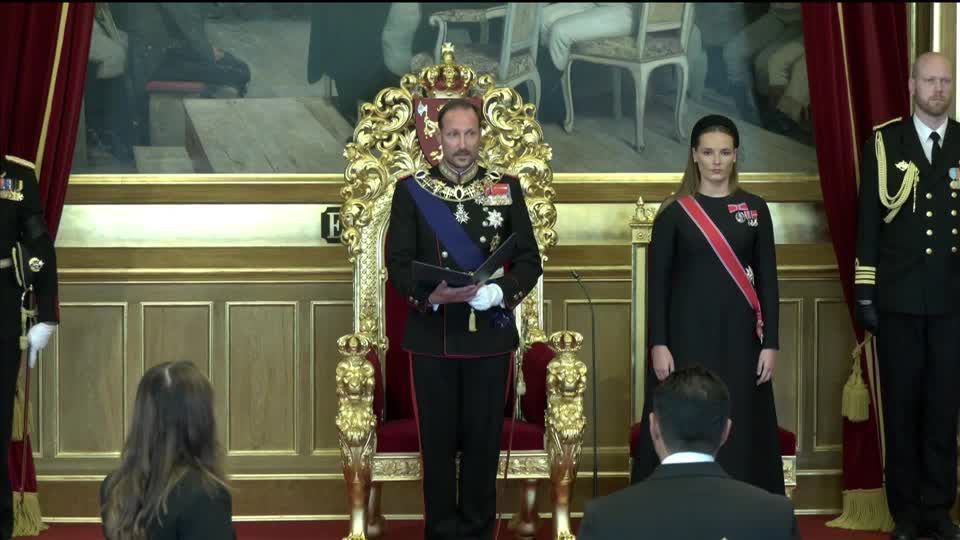 Funeral do rei Harald V da Noruega reúne multidão e famílias reais em Oslo