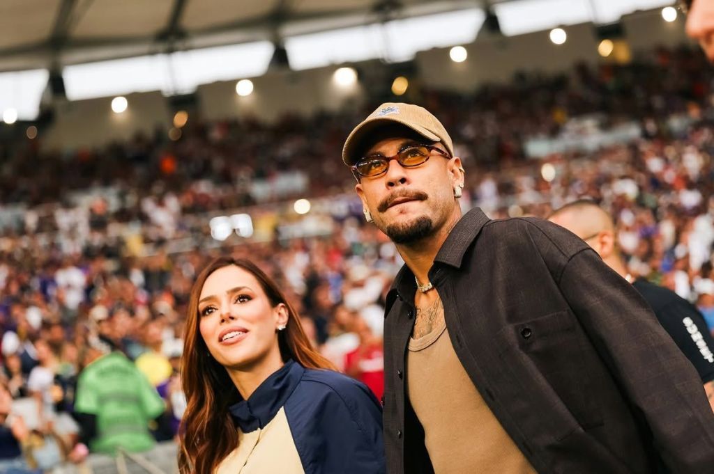 Neymar e Bruna Biancardi foram ao jogo da NFL no Maracanã