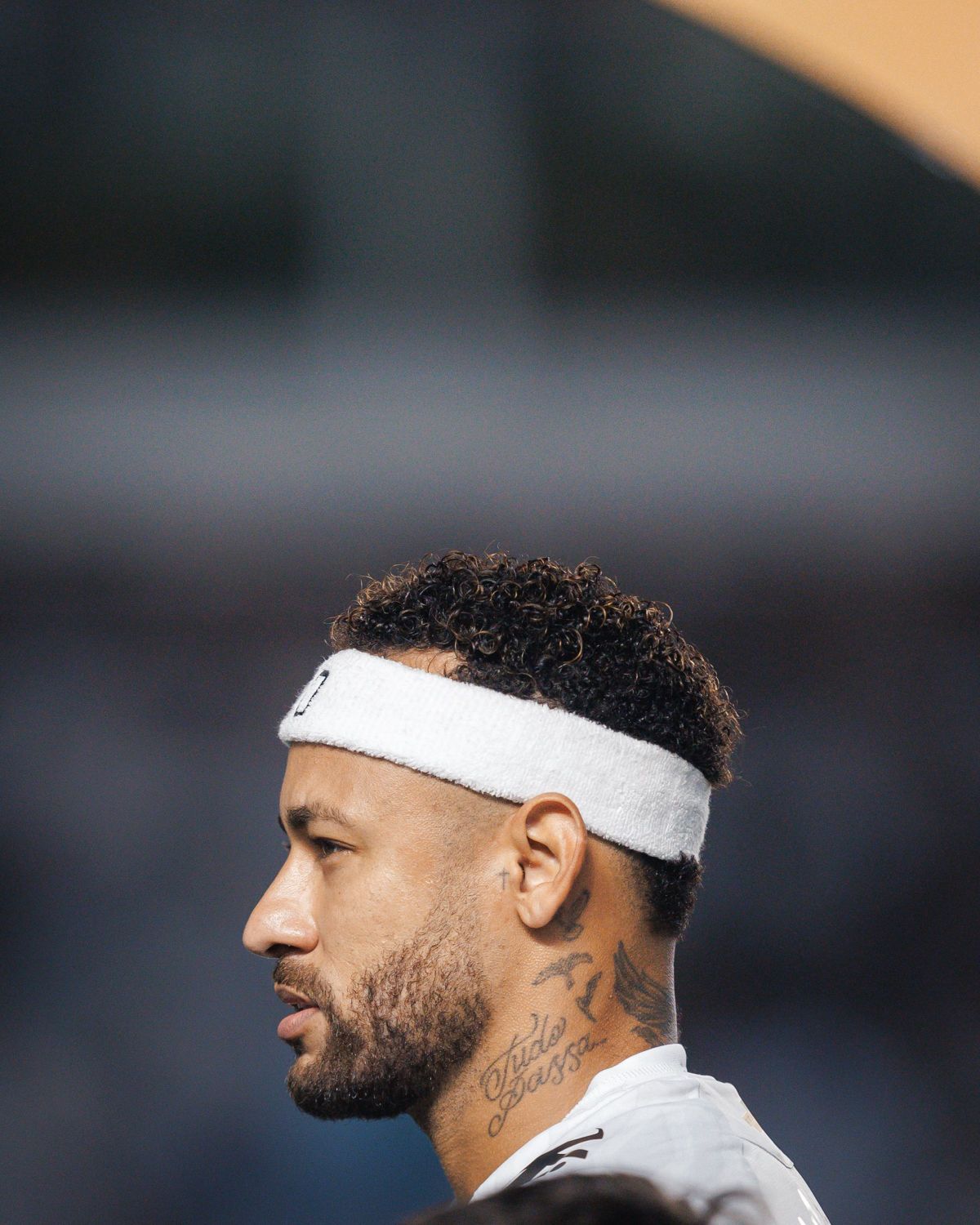 Neymar tem lesão muscular na coxa, e Santos confirma problemas em mais dois