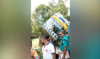 Vídeo: ônibus tomba dentro de lago em Bangladesh e deixa um morto