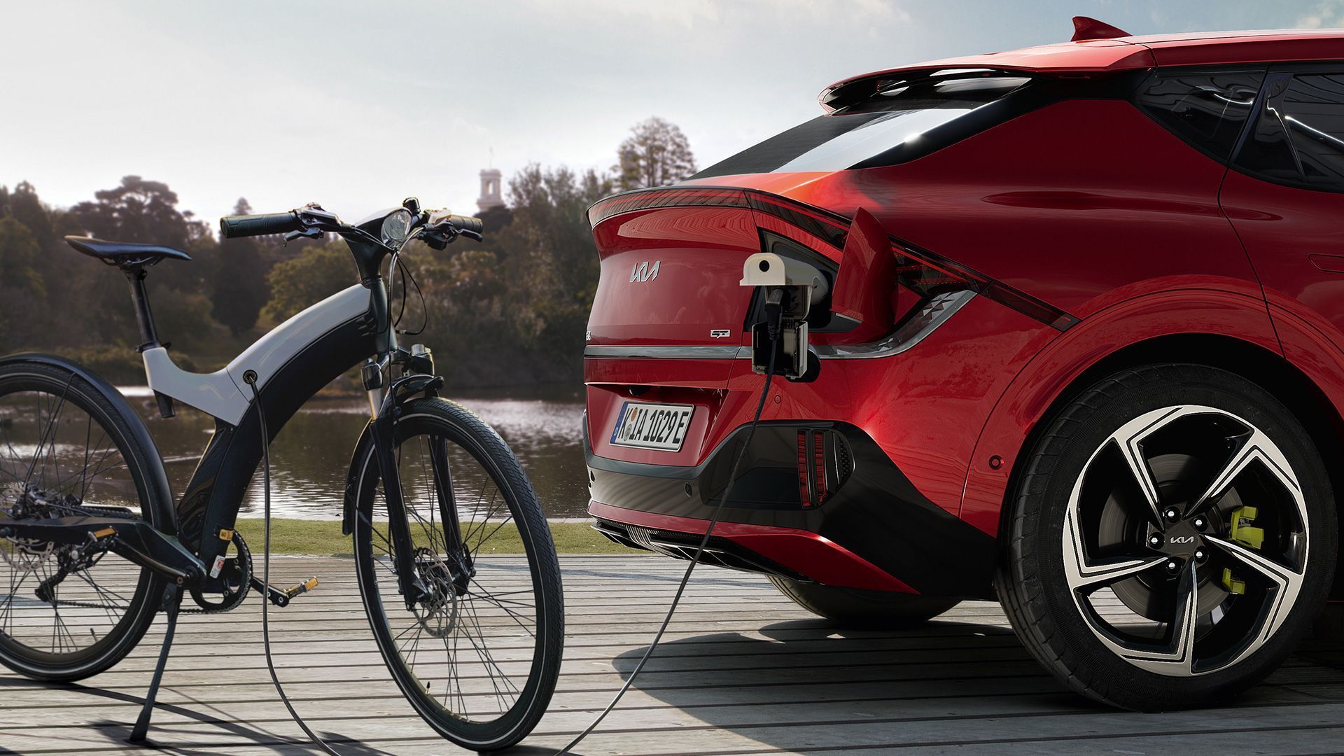Bicicleta elétrica utilizando a bateria do Kia EV6 para recarregar (V2L)• Divulgação KIA