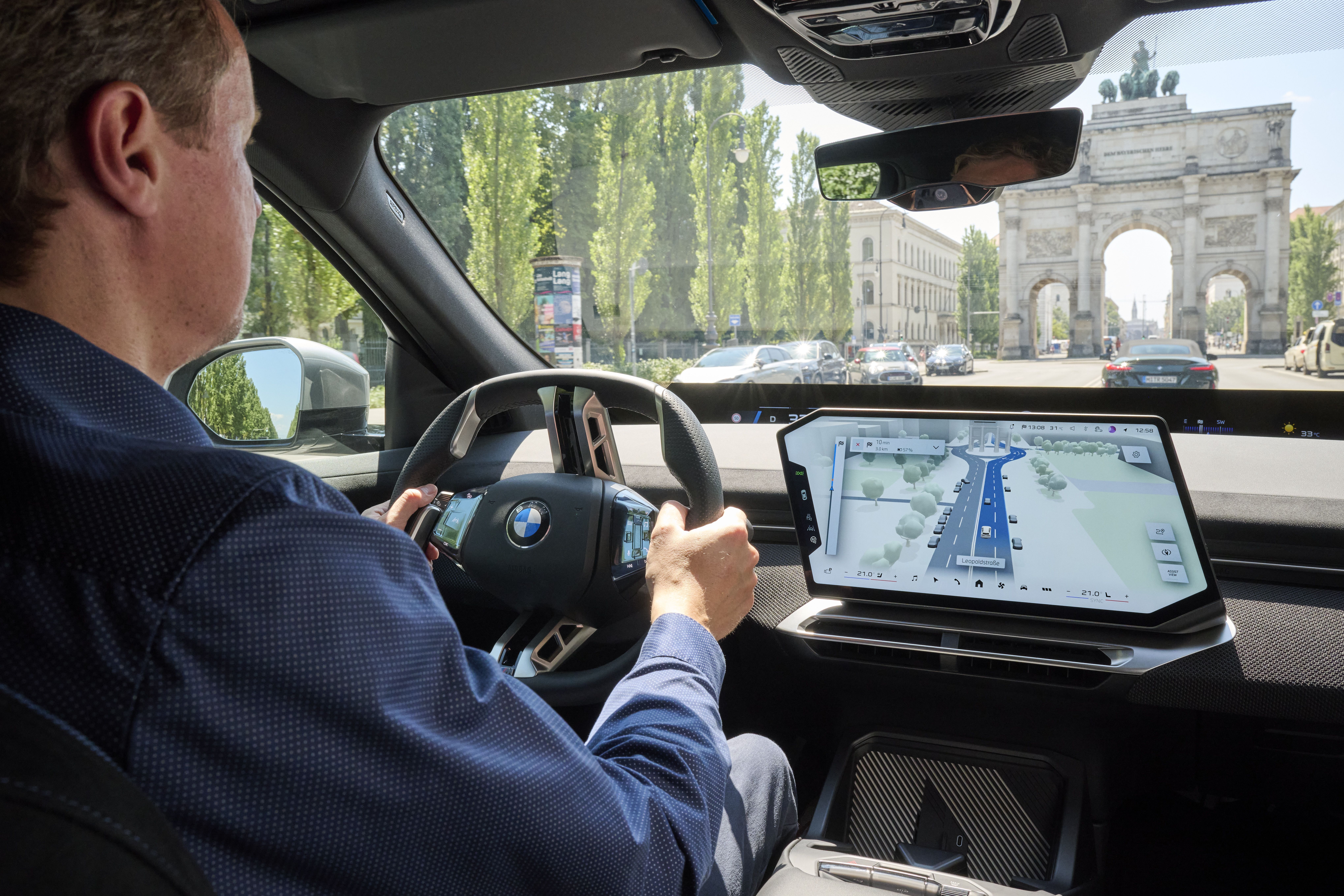 Sistema BMW Maps passa a exibir o trajeto e os assistentes eletrônicos numa interface tridimensional a partir de outubro • Tom Kirkpatrick/BMW AG