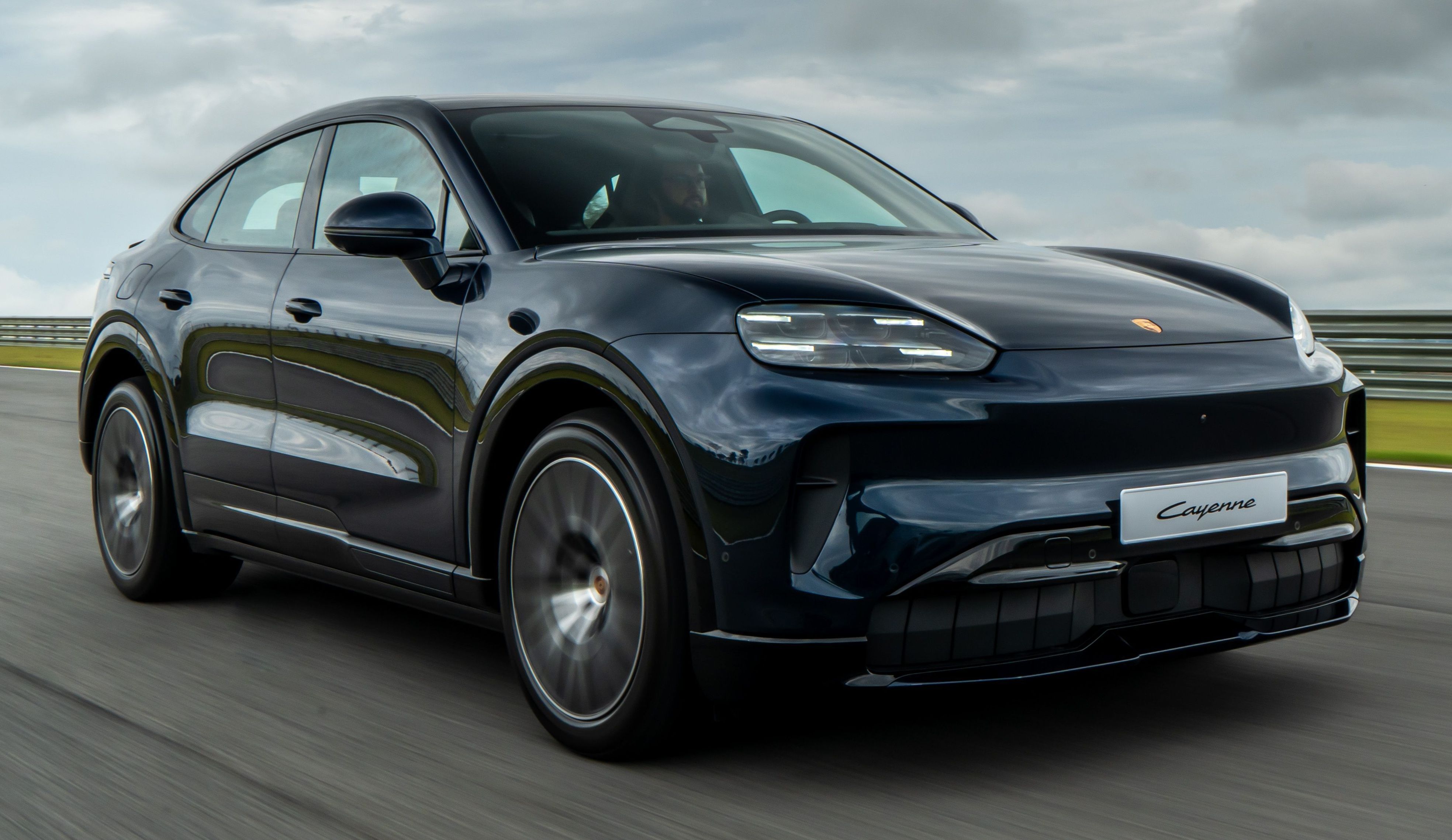 Porsche Cayenne Eletric chega ao Brasil