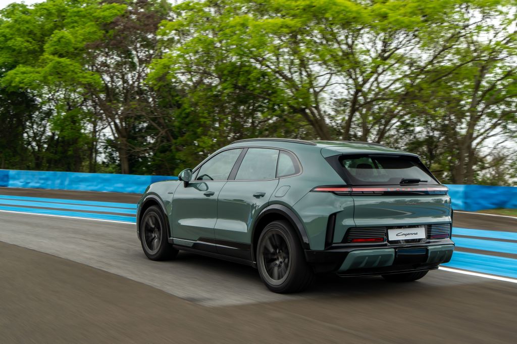 Porsche Cayenne Eletric chega ao Brasil