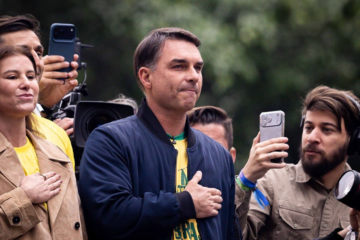 Lula fala de soberania enquanto Flávio blinda STF em comício contra Moraes