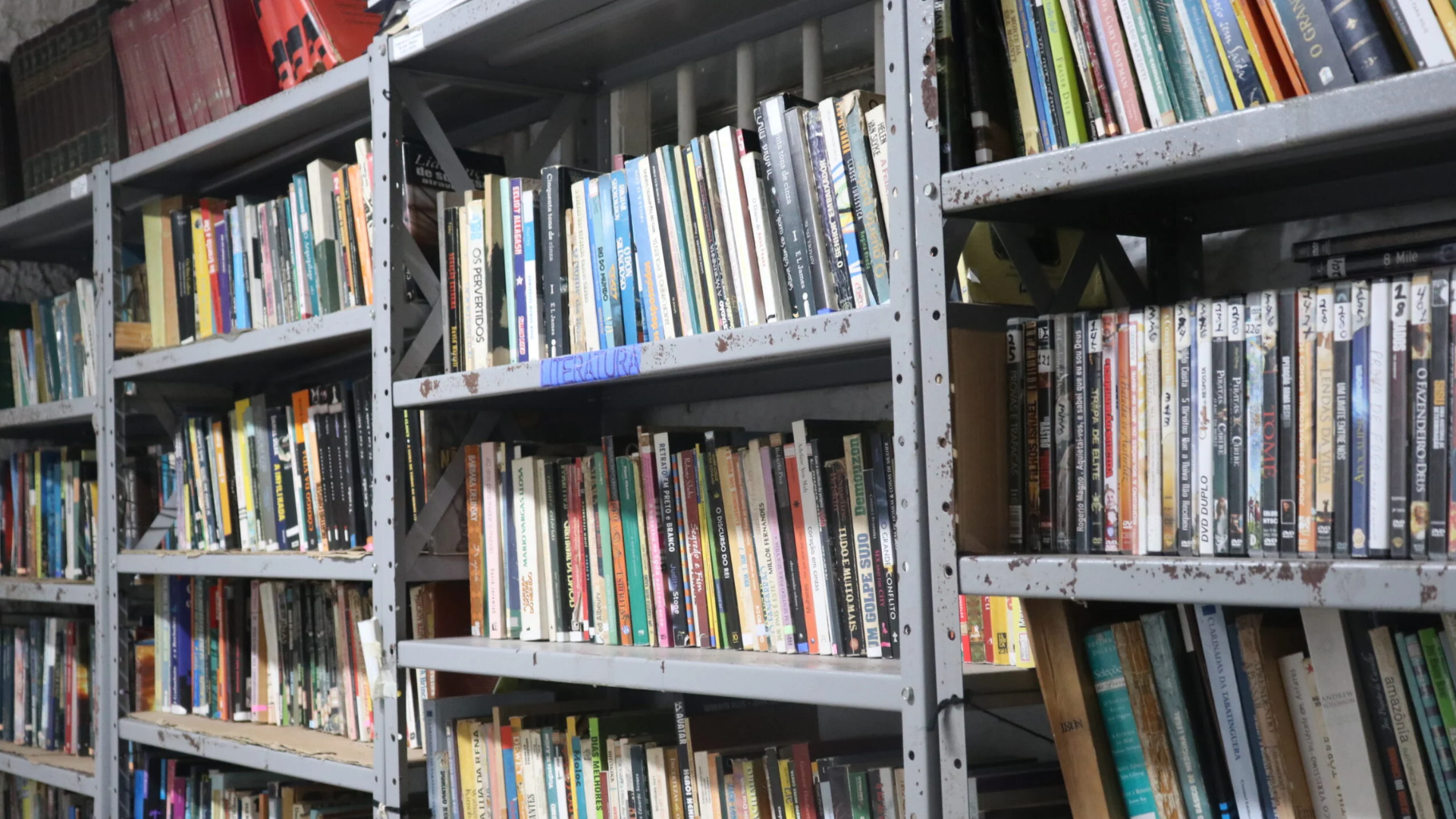 Biblioteca do Presídio Romão Gomes. • Reprodução/TJMSP