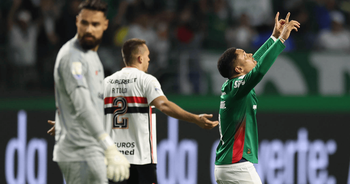 Jogadores do Palmeiras comemorando vitória sobre o São Paulo no clássico de 2026