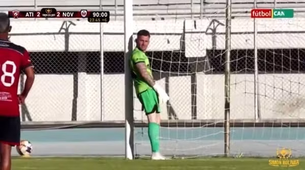 Goleiro protesta e se recusa a defender pênalti na Bolívia; assista