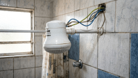 Qual fio e disjuntor usar para chuveiro de 7500W em 220V? Engenheiro elétrico explica a combinação de cabo e proteção que evita problemas
