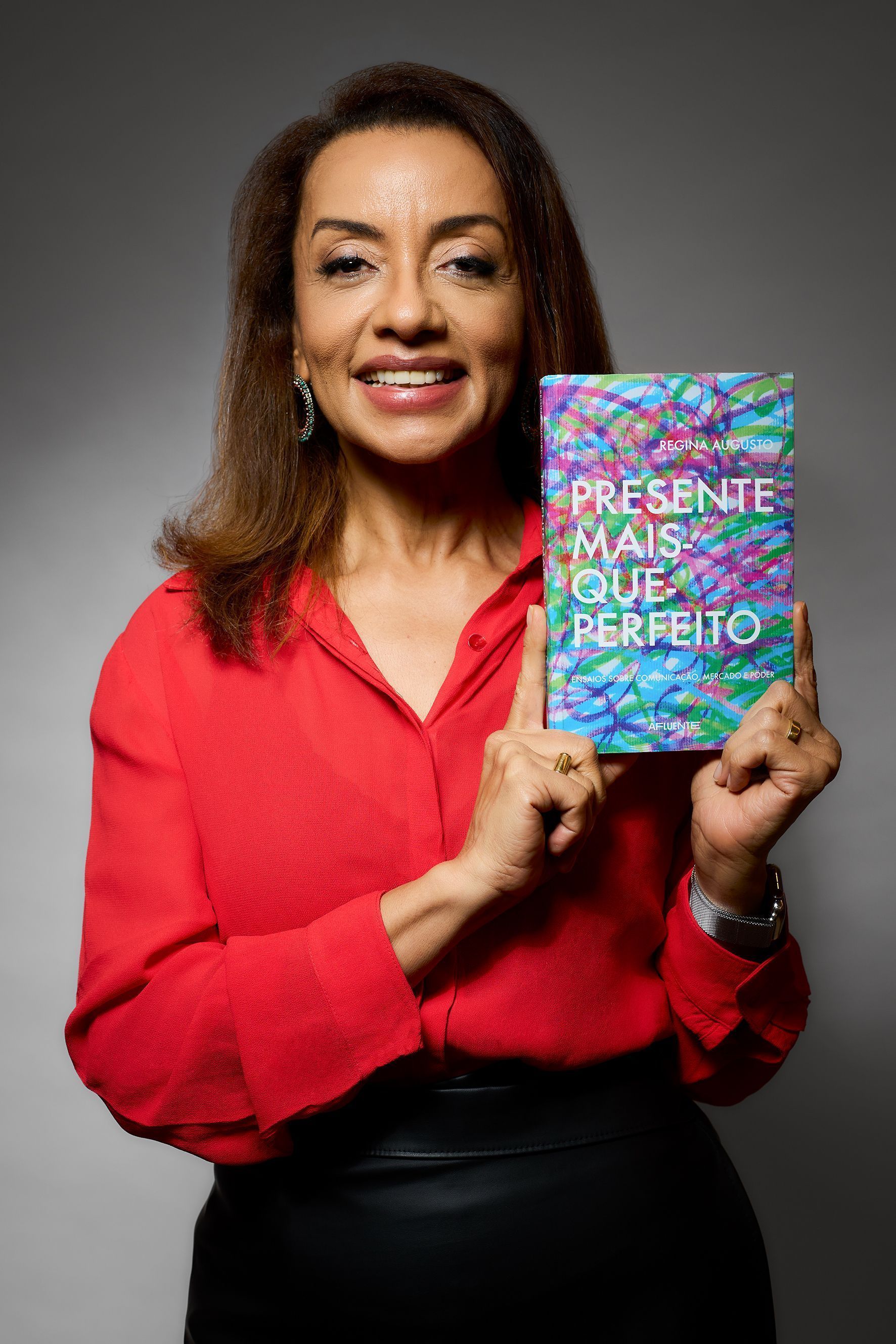 Novo livro de Regina Augusto é dividido em Ontem, Hoje e Amanhã • Divulgação