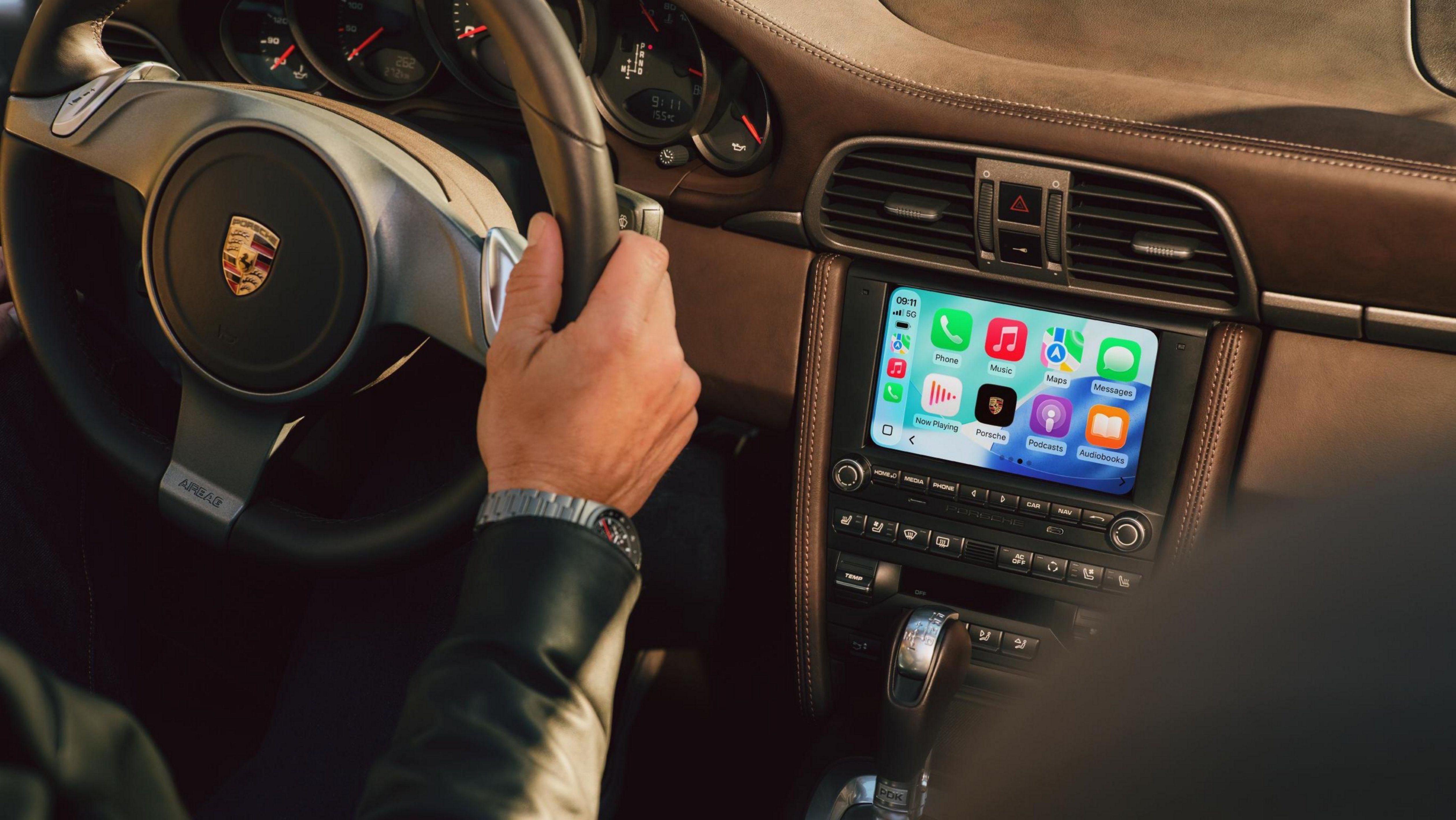 Nova geração do PCCM Plus chega aos Porsche Centers e leva Apple CarPlay e Android Auto sem fio a mais de 300 mil unidades dos 911, Boxster e Cayman fabricados entre 2009 e 2016