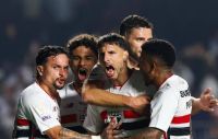 Em noite de protestos, São Paulo vence Internacional e afunda rival no Z-4