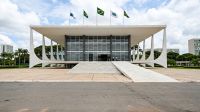 Por que o Brasil chama o STF assim e não de Suprema Corte? Descubra o motivo histórico