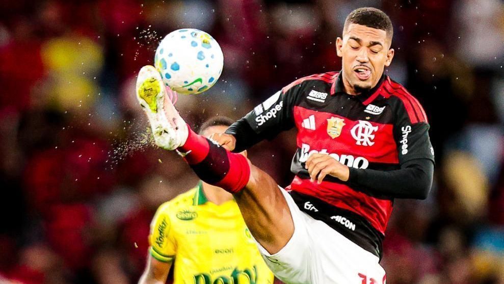 Samuel Lino explica irritação ao ser substituído: “Estressado com o campo”