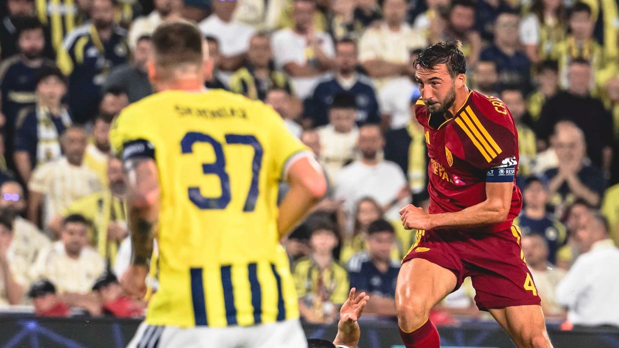 Imagem de destaque do post: Fenerbahçe e Roma empatam em jogo de estreia da Champions League