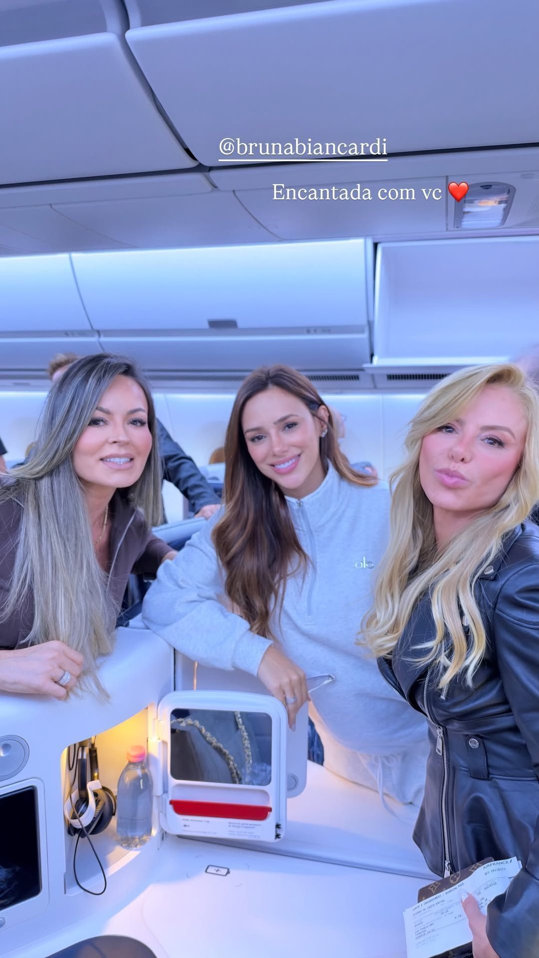 Poliana Rocha encontra Bruna Biancardi em avião a caminho de Paris • Instagram/Poliana Rocha