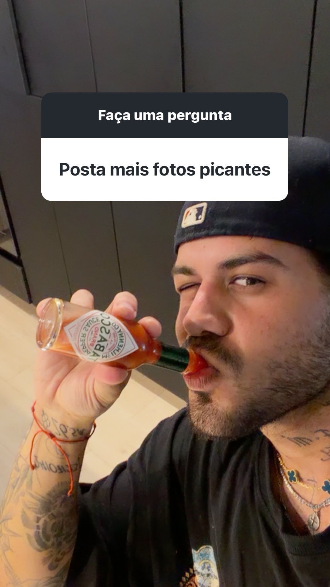 Zé Felipe ironiza pedido de fã por mais fotos picantes • Instagram/Zé Felipe