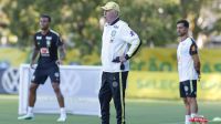 Seleção Brasileira volta aos treinos um dia após empate contra Austrália