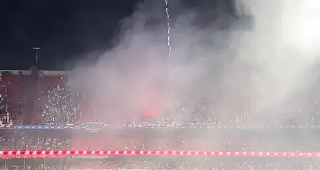 Imagem de destaque do post: Torcedores do Atlético-MG causam confusão com sinalizadores no Morumbis