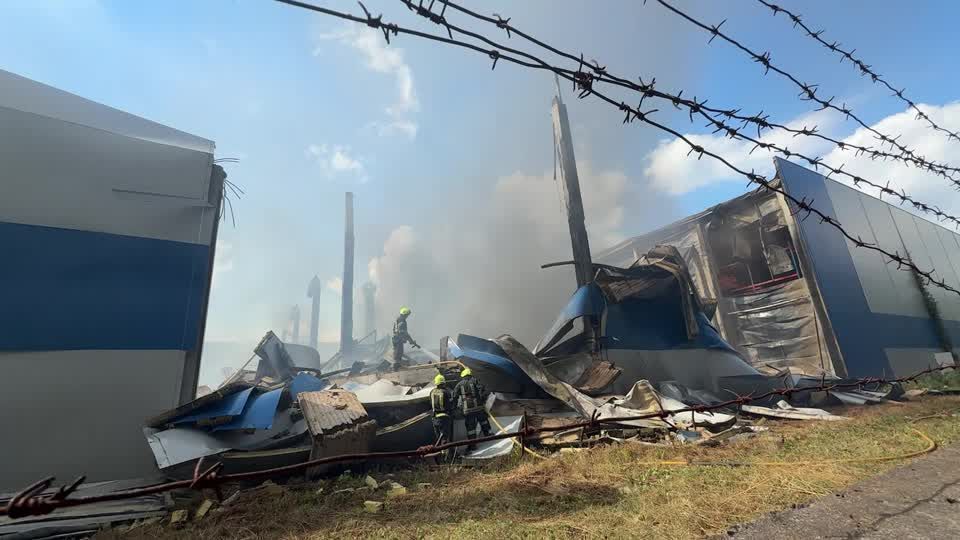 Companhia aérea suspende voos para Rússia após alerta de Zelensky