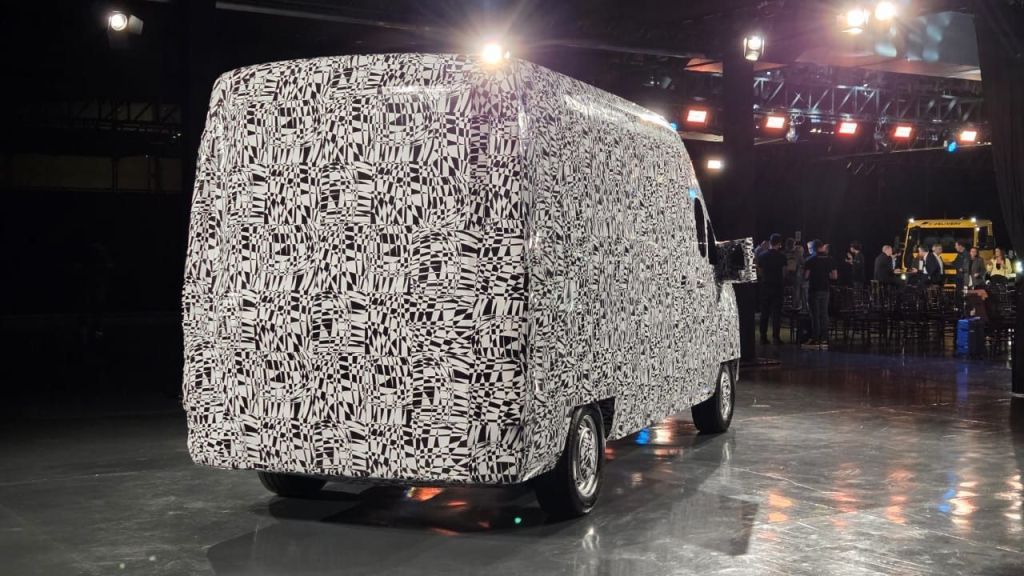 Volkswagen Caminhões e Ônibus vai lançar van inédita no Brasil