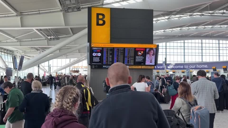 Voos cancelados no Aeroporto de Heathrow, em Londres, devido a problema no controle de tráfego aéreo (08.09.26) • REUTERS
