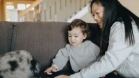 "Iti malia": por que adultos fazem 'vozinha' de criança para se comunicar com bebês e animais?