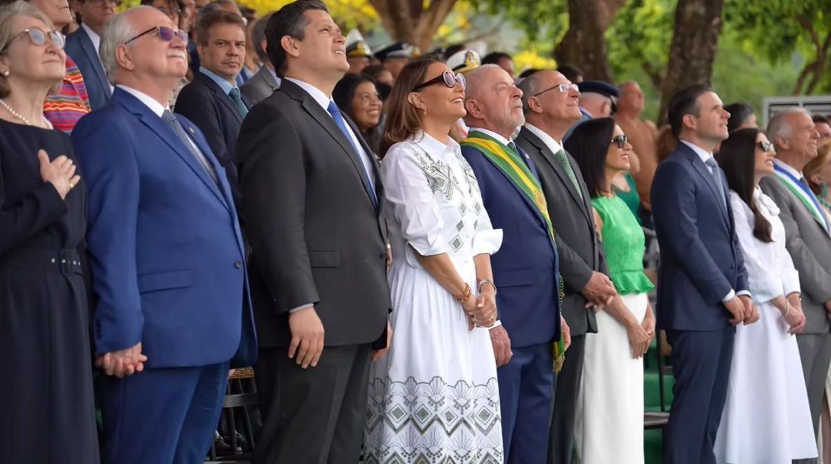 Atos da direita em Brasília pedem saída de Moraes; esquerda mira fim da 6×1