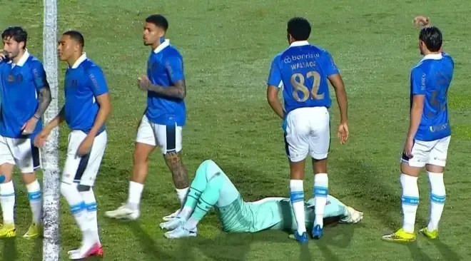 Weverton tem mal-estar antes de jogo do Grêmio contra Vitória
