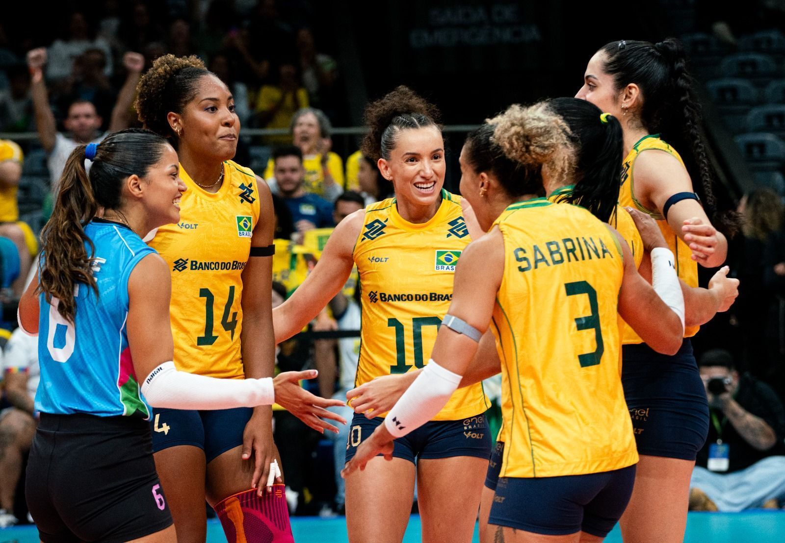 Brasil atropela Venezuela e estreia com vitória no Sul-Americano de Vôlei