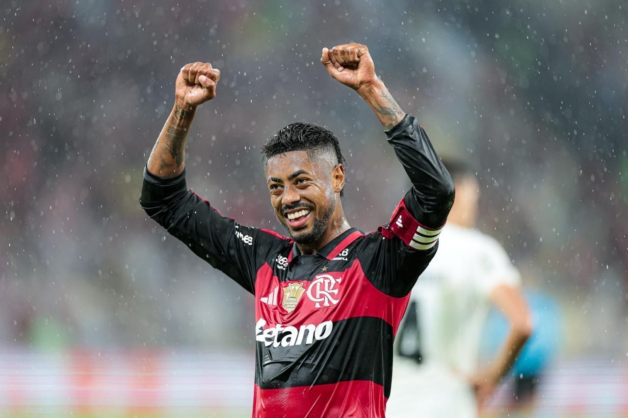 Imagem de destaque do post: Bruno Henrique elogia jovem do Flamengo: "Tem muita qualidade"