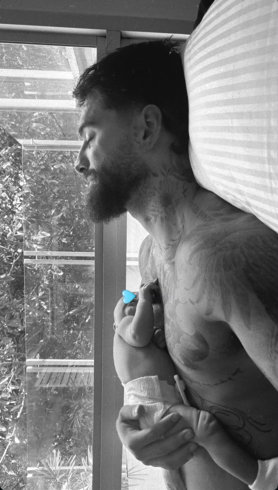 Maluma e seu segundo filho, Orión • Reprodução/Instagram