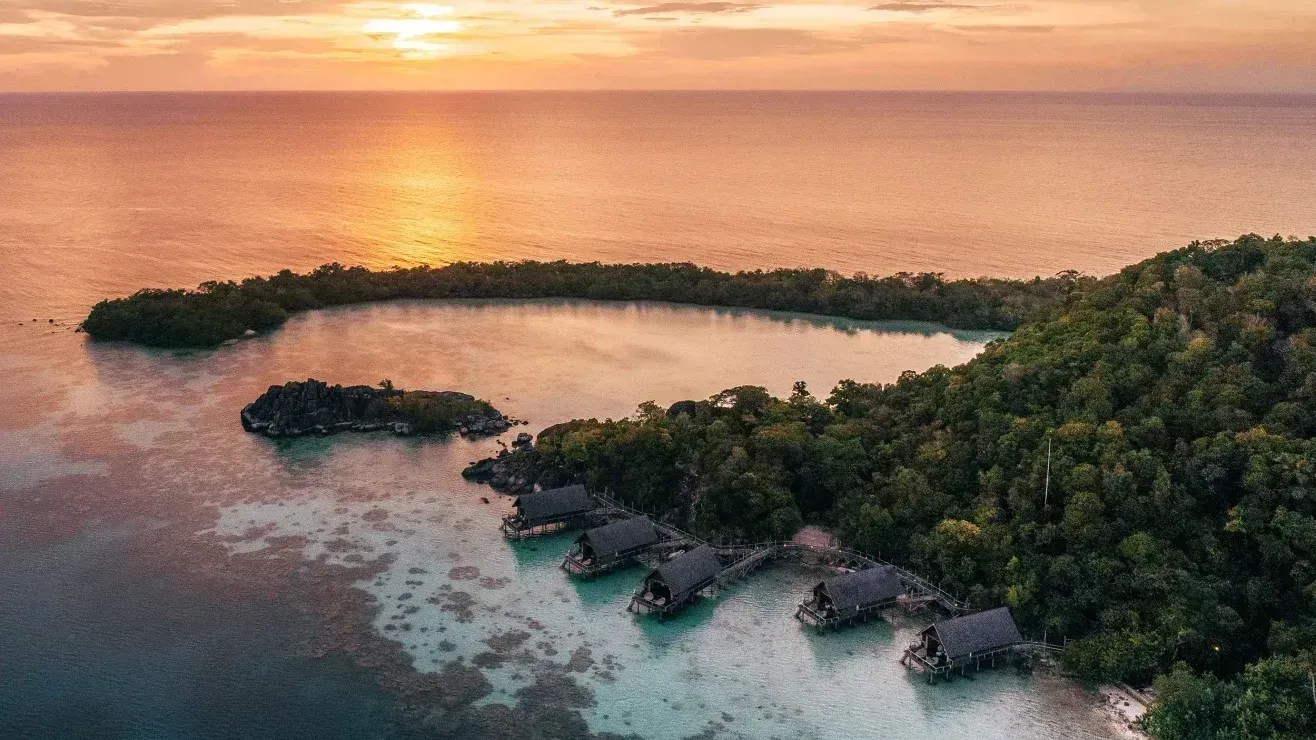 Imagem de destaque do post: Reserva Bawah: ilha paradisíaca na Indonésia onde hóspedes ajudam a salvar tartarugas