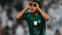 Entrevista monossilábica de Olise irrita repórter: “Assim fica difícil”