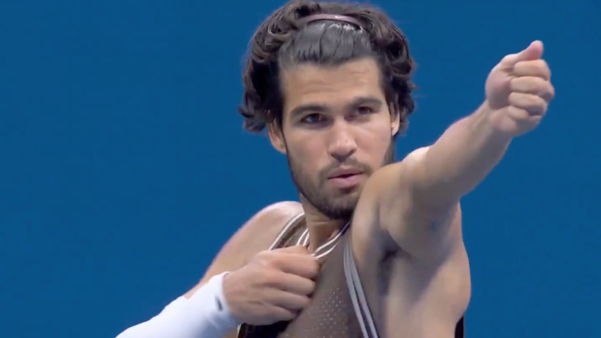 Flechada? Alcaraz explica comemoração inusitada após vitória no US Open