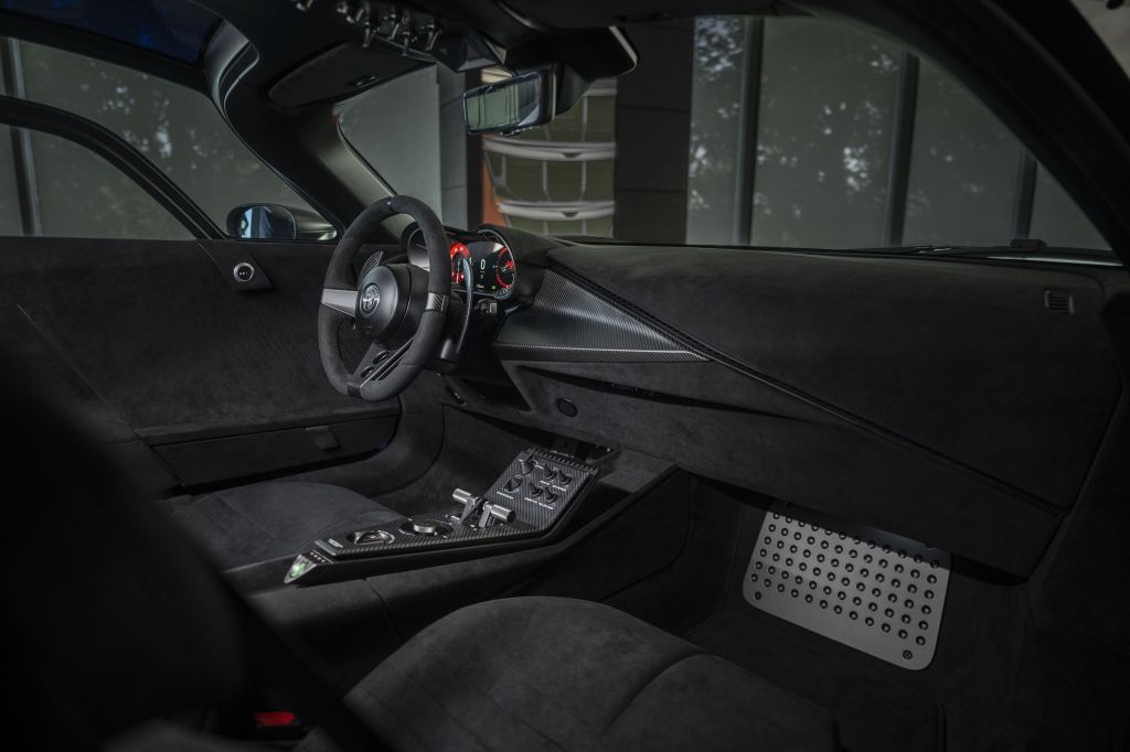Exemplar único da série de 33 unidades traz carroceria de fibra de carbono aparente com acabamento fosco, interior feito sob medida para o dono e fica em exposição no Museu Alfa Romeo, na Itália, até 18 de outubro