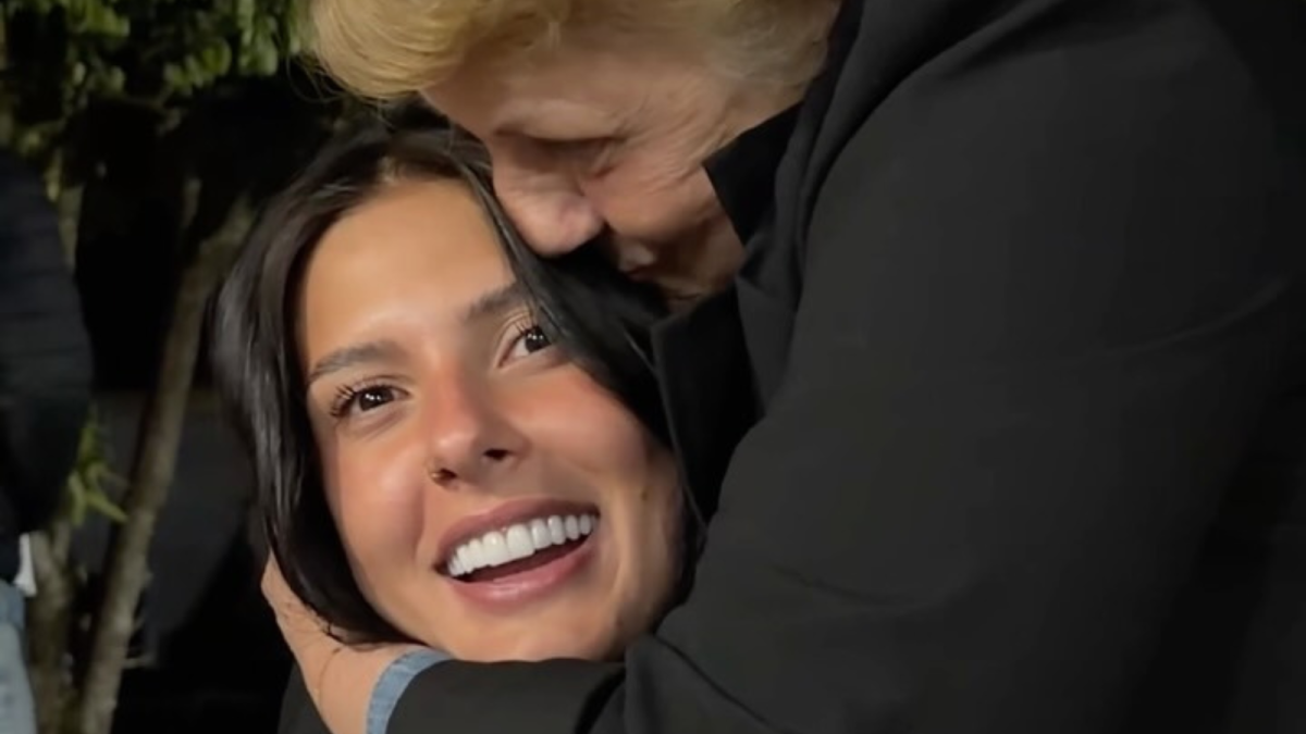 Ana Castela viaja para cidade natal e revela “segredo” com avó