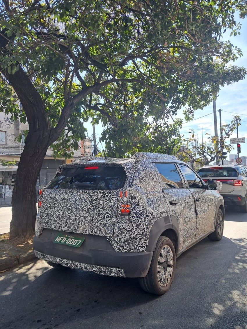 Novo Argo X foi visto circulando camuflado nas ruas de Belo Horizonte • Alex Araújo/Itatiaia