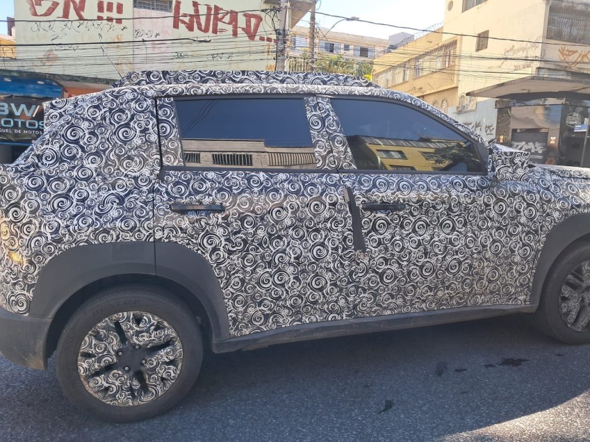 Novo Argo X foi visto circulando camuflado nas ruas de Belo Horizonte • Alex Araújo/Itatiaia