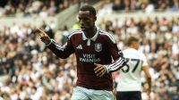 Aston Villa vence Tottenham e conquista primeira vitória na Premier League