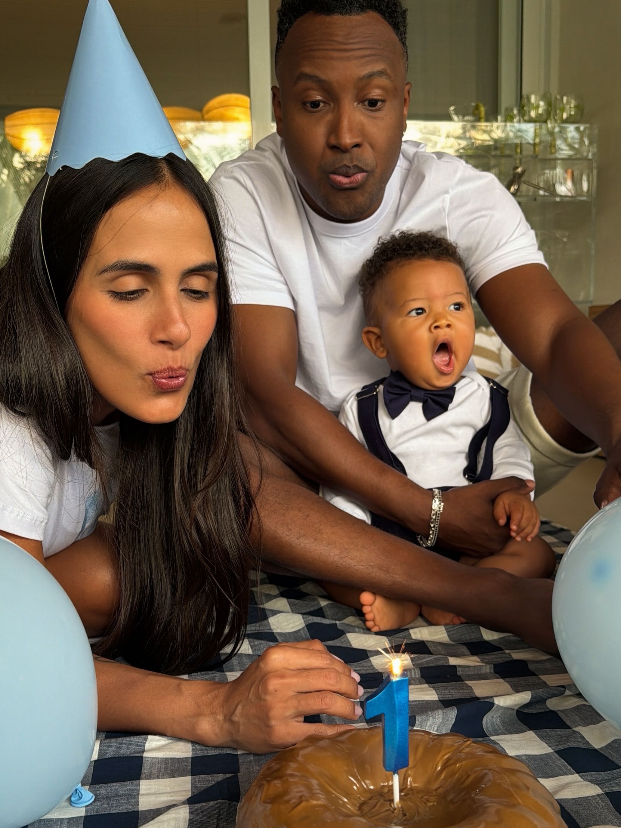 Bento ganhou comemoração de 1 ano juntinho dos pais