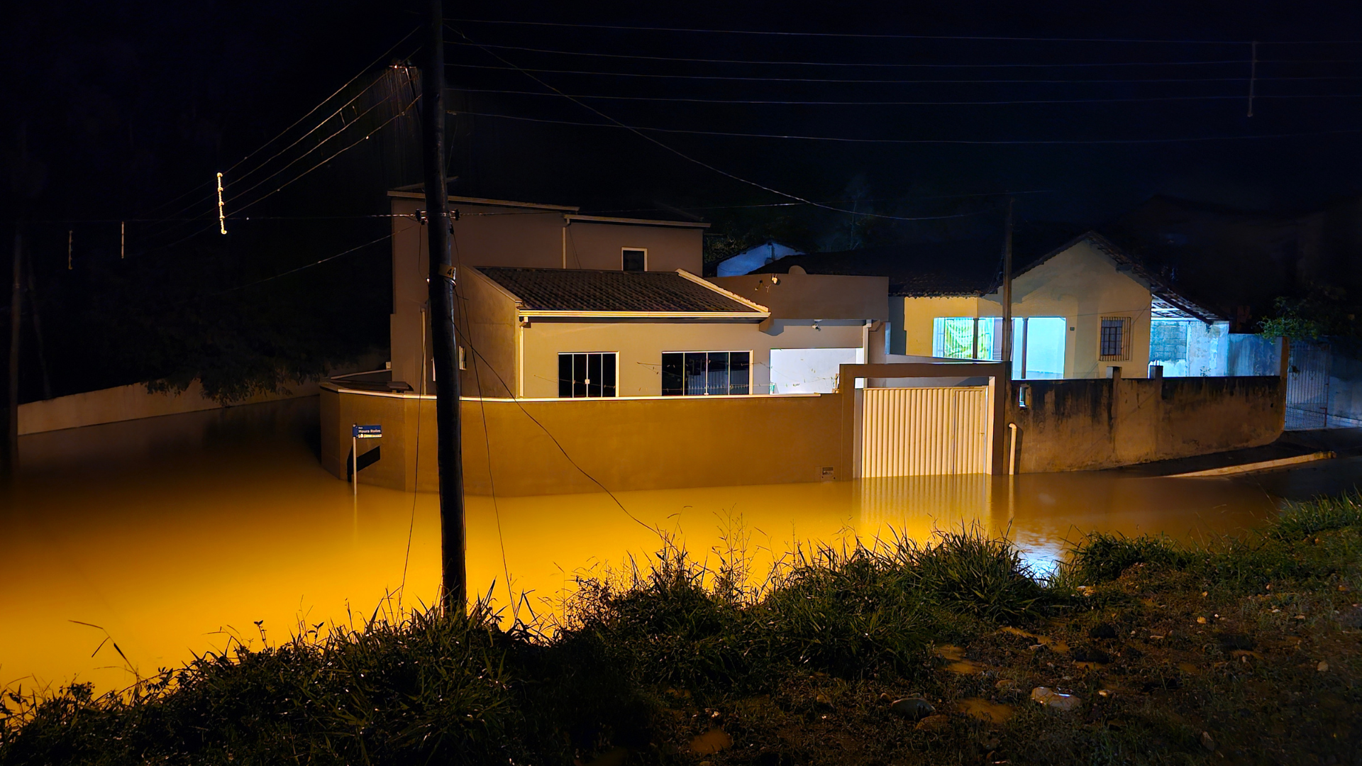 Chuva intensa deixa dois mortos e uma pessoa segue desaparecida em SP