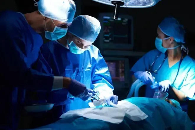 Aos 60 anos, ela recebeu diagnóstico de câncer se espalhando em todo corpo e um ano de vida, mas acabou curada, e agora o caso intriga os cientistas