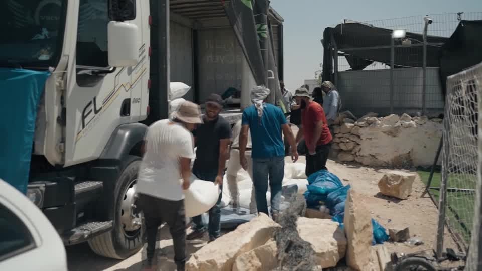 Sessões de cinema trazem sorrisos de volta às crianças de Gaza