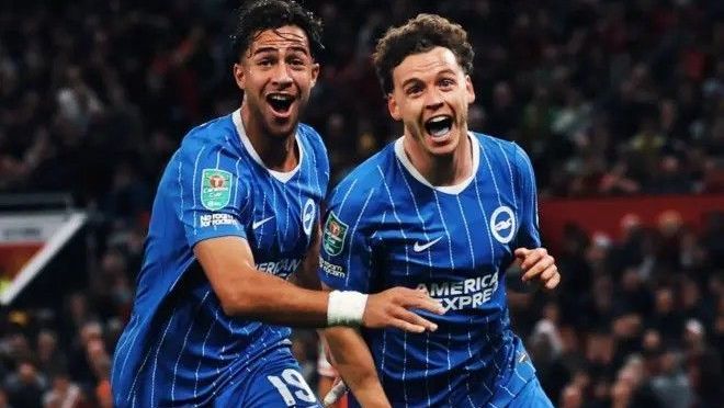 Manchester United leva virada incrível do Brighton e cai na Copa da Liga