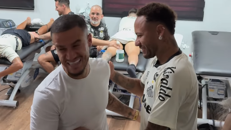 Imagem de destaque do post: Coutinho celebra parceria com Neymar em chegada ao Santos: "Um prazer"