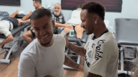 Coutinho celebra parceria com Neymar em chegada ao Santos: "Um prazer"