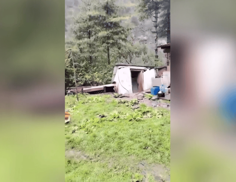 Vídeo: Montanha desaba no Nepal e moradores correm durante deslizamento